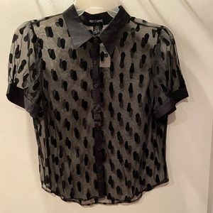 Cropped coffin button blouse